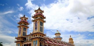 Must-Visit Pagodas/Temples