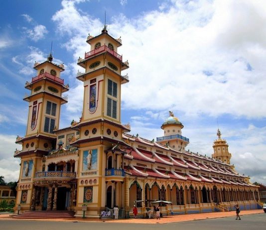 Must-Visit Pagodas/Temples