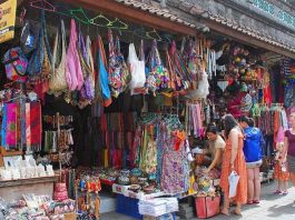 Best Markets & Craft Villages To Shop