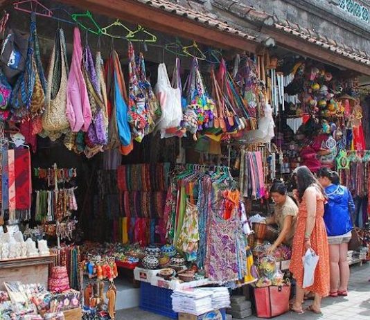 Best Markets & Craft Villages To Shop