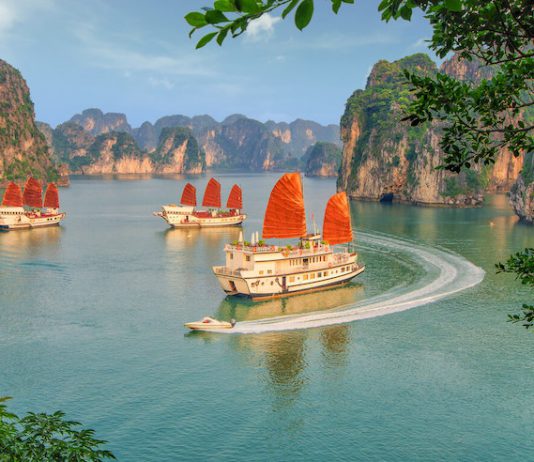3 Best Things To Do In Hanoi, Halong Bay & Sapa In One Week 3 Best Things To Do In Hanoi, Halong Bay & Sapa In One Week - Halong Bay