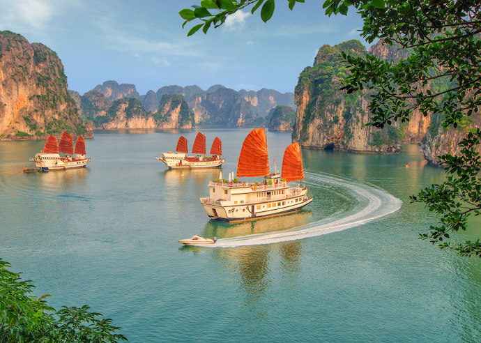 3 Best Things To Do In Hanoi, Halong Bay & Sapa In One Week - Halong Bay