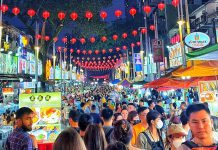 8 Best Things To Do In Kuala Lumpur 8 Best Things To Do In Kuala Lumpur - Have supper at Jalan Alor Food Street