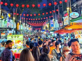 8 Best Things To Do In Kuala Lumpur 8 Best Things To Do In Kuala Lumpur - Have supper at Jalan Alor Food Street