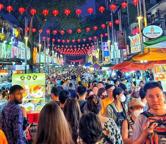 8 Best Things To Do In Kuala Lumpur 8 Best Things To Do In Kuala Lumpur - Have supper at Jalan Alor Food Street