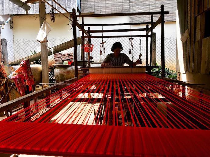 6 Best Things To Do In Phnom Penh - Learn more about silk weaving on Silk Island
