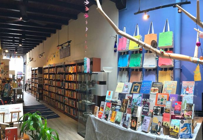 8 Best Things To See & Do In Singapore’s Chinatown - Pick out your favourite scent, vinyl records and books along Duxton Hill