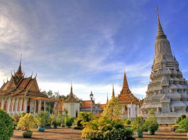 6 Best Things To Do In Phnom Penh 6 Best Things To Do In Phnom Penh - Visit the Royal Palace