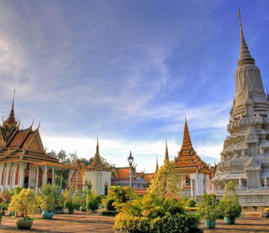 6 Best Things To Do In Phnom Penh 6 Best Things To Do In Phnom Penh - Visit the Royal Palace
