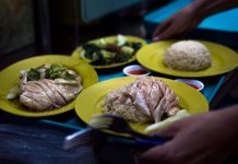 6 Popular Singapore Dishes & The Stories Behind Them 6 Popular Singapore Dishes & The Stories Behind Them - Hainanese Chicken Rice