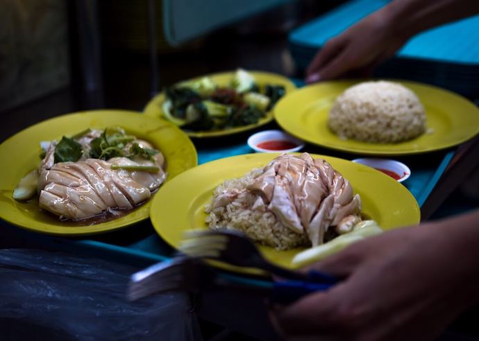6 Popular Singapore Dishes & The Stories Behind Them - Hainanese Chicken Rice