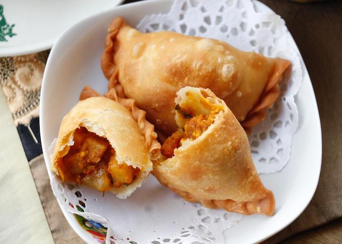 6 Popular Singapore Dishes & The Stories Behind Them - Curry Puff