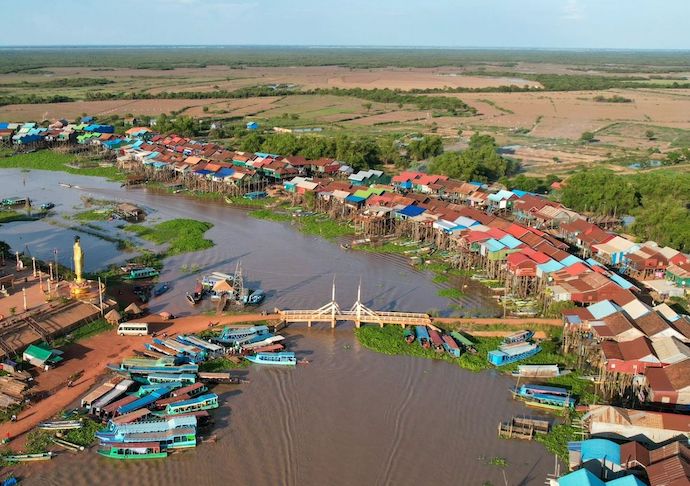 5 Best Things to Do in Siem Reap Besides Visiting Angkor Wat - See how the locals live on the floating village of Kampong Khleang
