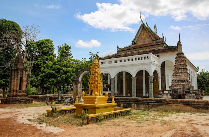 5 Best Things to Do in Siem Reap Besides Visiting Angkor Wat - Marvel at the pagoda’s intricate designs and discover the storied past of Wat Luang Proleung