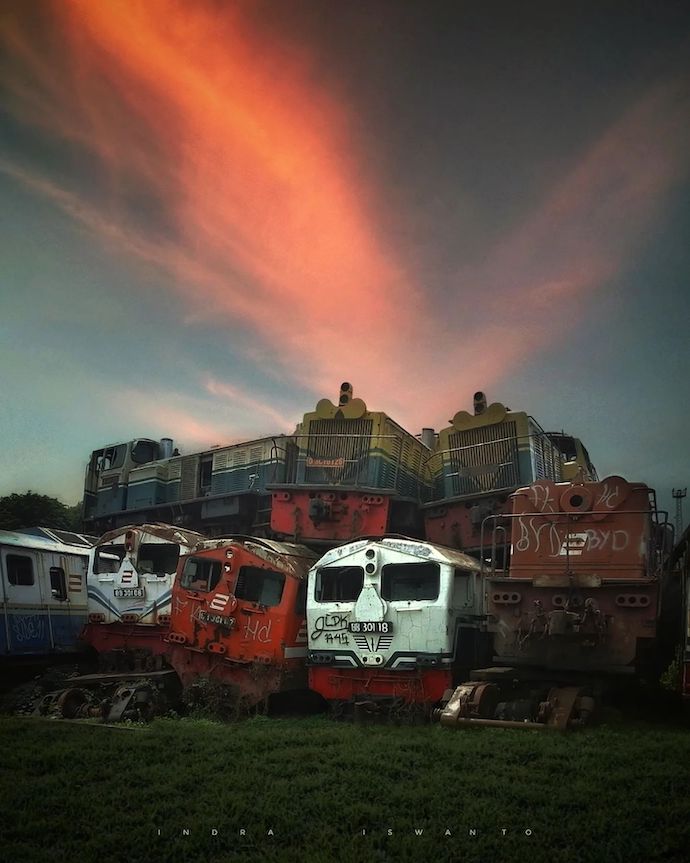 6 Cool Things To Do In Surabaya, Indonesia - Check out a train graveyard