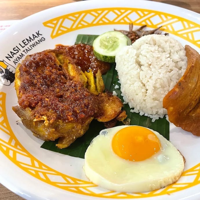 9 Must-Eats at Lau Pa Sat - 4. Nasi Lemak Ayam Taliwang (Stall 71)