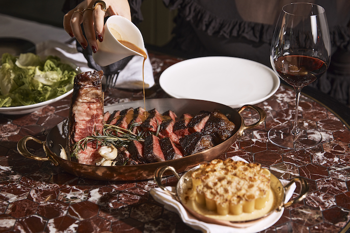 4 Best Things About Staying at the Playfully Luxe QT Singapore - Indulge in top-quality steaks & fresh Pacific oysters at Cygnet by Sean Connolly