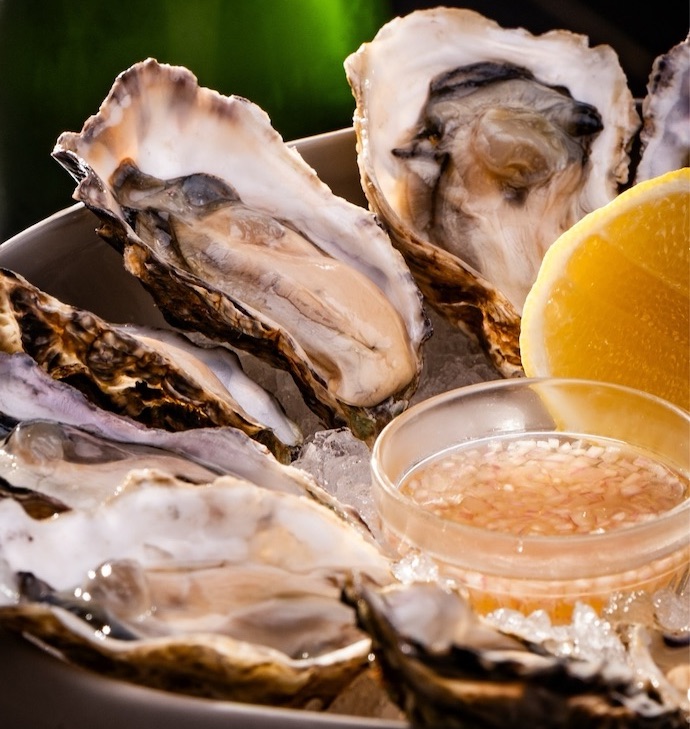 4 Best Things About Staying at the Playfully Luxe QT Singapore - Indulge in top-quality steaks & fresh Pacific oysters at Cygnet by Sean Connolly