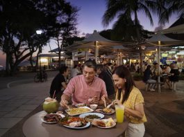 10 Popular Late-night Food Spots in Singapore To Satisfy Your Supper Cravings 10 Popular Late-night Food Spots in Singapore To Satisfy Your Supper Cravings - East Coast Lagoon Food Village