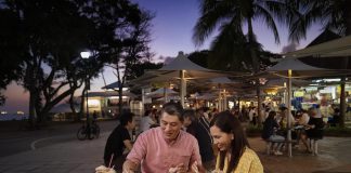 10 Popular Late-night Food Spots in Singapore To Satisfy Your Supper Cravings 10 Popular Late-night Food Spots in Singapore To Satisfy Your Supper Cravings - East Coast Lagoon Food Village